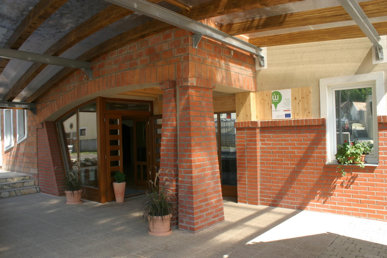 Pincelakat Borház és Szálloda Csaszartoltes Exterior foto